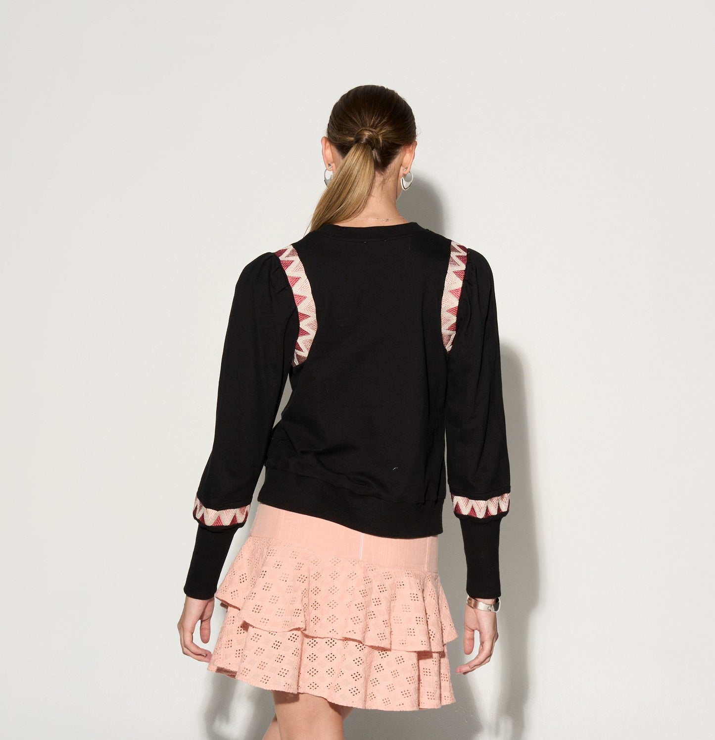 GENEVE Puff shoulder sweater with embroidery-1