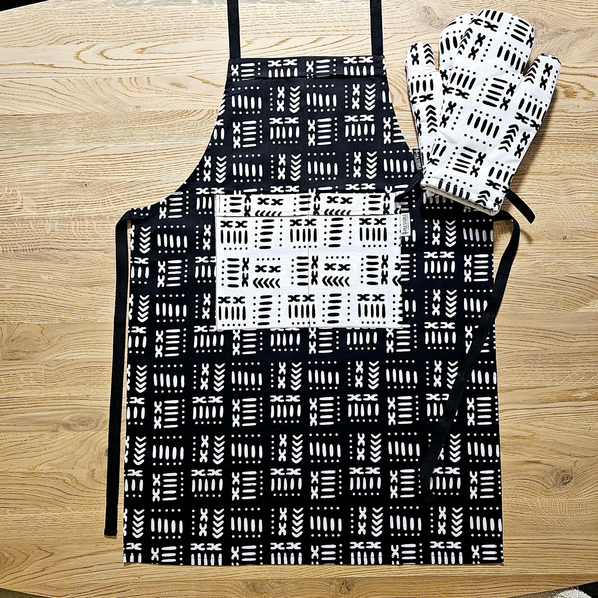 Handmade Apron and Matching Oven Gloves Set-0