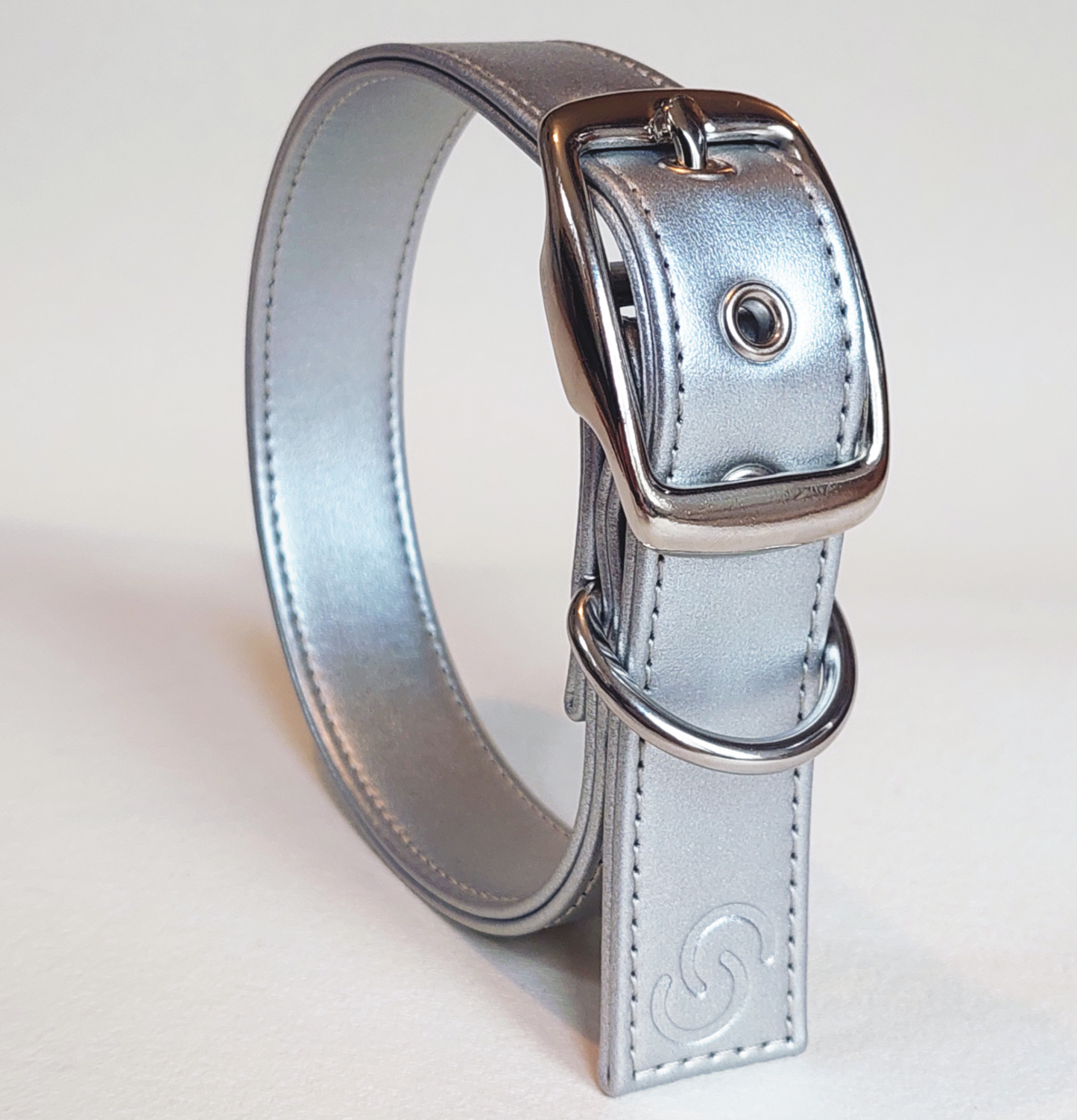 Silver apple leather dog collar-0