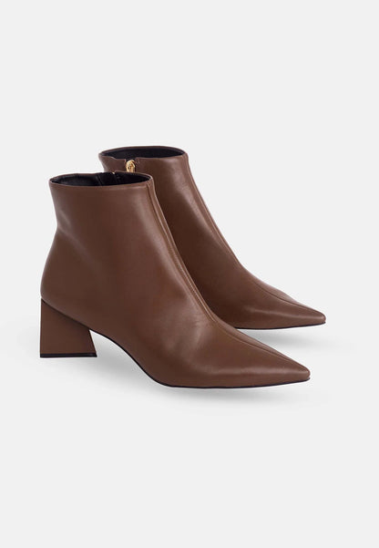 Mabea Pointed Toe Leather Boots Heeled