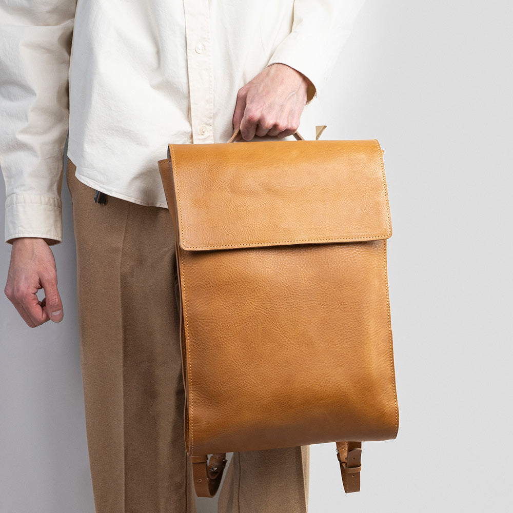 Leather laptop backpack - The Minimalist (Camel)-3